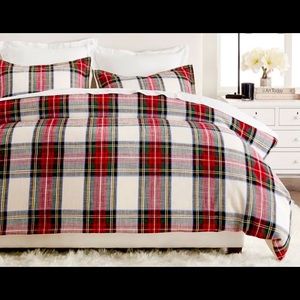 Brand new Pottery Barn Stewart Duvet (King)